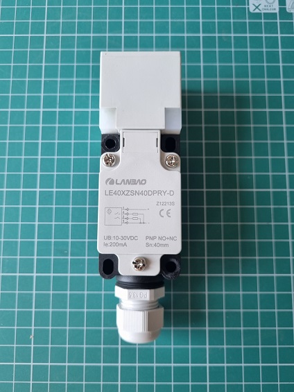 LANBAO LE40XZSN40DPRY-D индуктивный датчик 40х40х140мм PNP NO/NC Sn=40мм клеммы