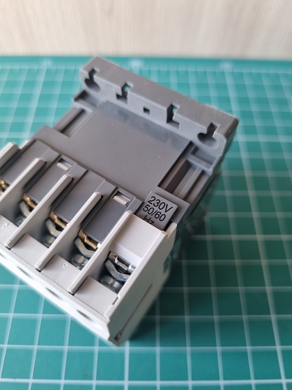 Мини-контактор UKC1-12M-01-230AC, 3P, 12A(AC-3), 20A(AC-1), 5.5kW(400VAC), Uк=230VAC, 1NC