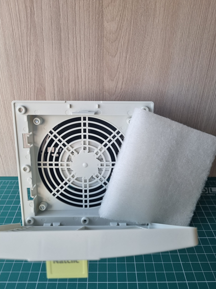 Вентилятор с фильтром SFE откидной 21Вт, 95м3/ч, 230VAC, габариты 155x155x67мм, вырез 126x126мм, IP54, RAL7035  (01SFE150095A2)(