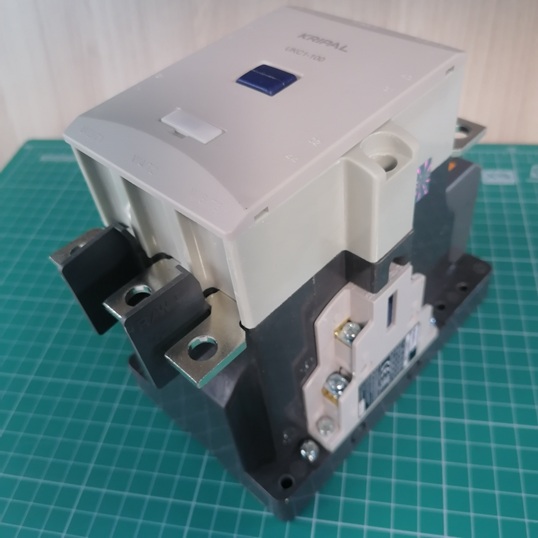 Контактор UKC1-100-22-230AC, 3P, 105A(AC-3), 160A(AC-1), 55kW(400VAC), Uк=220-240VAC, 2NO+2NC