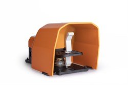 Педаль одиночная, 2x(1НО+1НЗ), 2 скорости, с защитным кожухом (алюминий) оранжевого цвета, основание для рукояти (250В AC, 4А), IP65 PDKA11GX20T