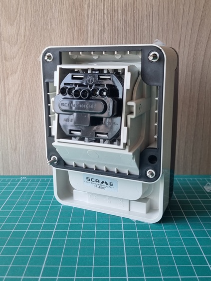 Розетка встраиваемая SCHUKO 2P+E 16A/250V, со шторками, с поворотным механизмом, M95(95x95mm), IP66, серия PROTECTA