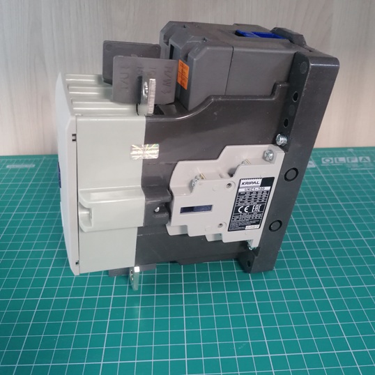 Контактор UKC1-100-22-230AC, 3P, 105A(AC-3), 160A(AC-1), 55kW(400VAC), Uк=220-240VAC, 2NO+2NC