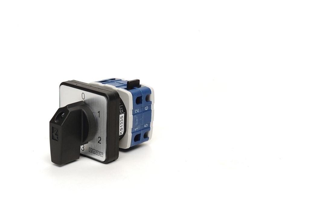 Переключатель многоступенчатый 16А (0-3) 45°, 1 полюс, рамка 48х48мм, 400В AC, IP54 PSA016KS133S