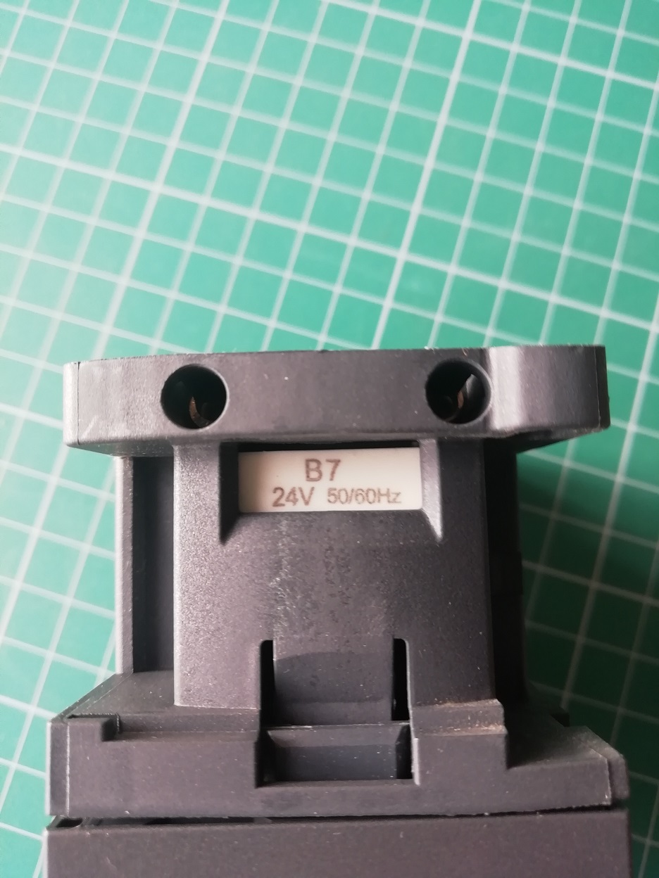 КОНТАКТОР D 3Р,9 A,НО+НЗ,24V 50/60 ГЦ,ЗАЖИМ ПОД ВИНТ LC1D09B7