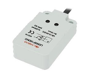 LANBAO LE68SF22DPOY Индуктивный датчик 22 мм, прямоугольный, заподлицо, 10…30 DC, PNP, NO, PBT, кабель PVC 2 м, IP67