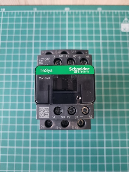 КОНТАКТОР.3Р,12A,НО+НЗ,24V-,ОГРАН. LC1D12BD