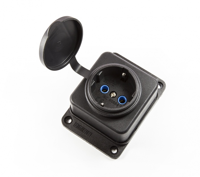 EKS116PG Розетка накладная с заземлением и защитной крышкой на одно гнездо, 16А EKS116PG