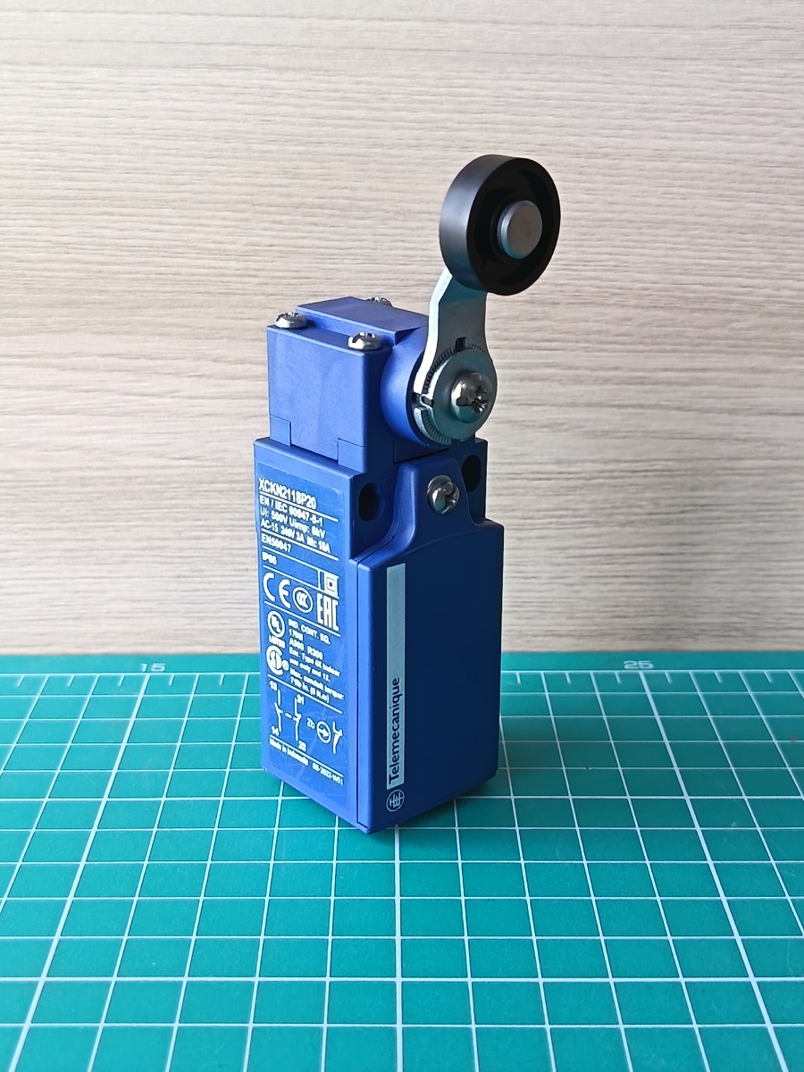 Концевой выключатель XC Standard, XCKN,термопластичный роликовый рычаг, 1 НЗ + 1 НО, M20 XCKN2118P20