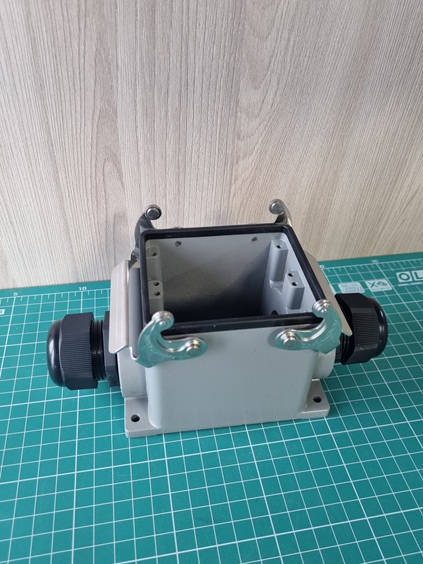 Корпус разъема, размер H32B, приборный, с фиксатором, ввод 2xM32, металл, IP65, RAL 7037