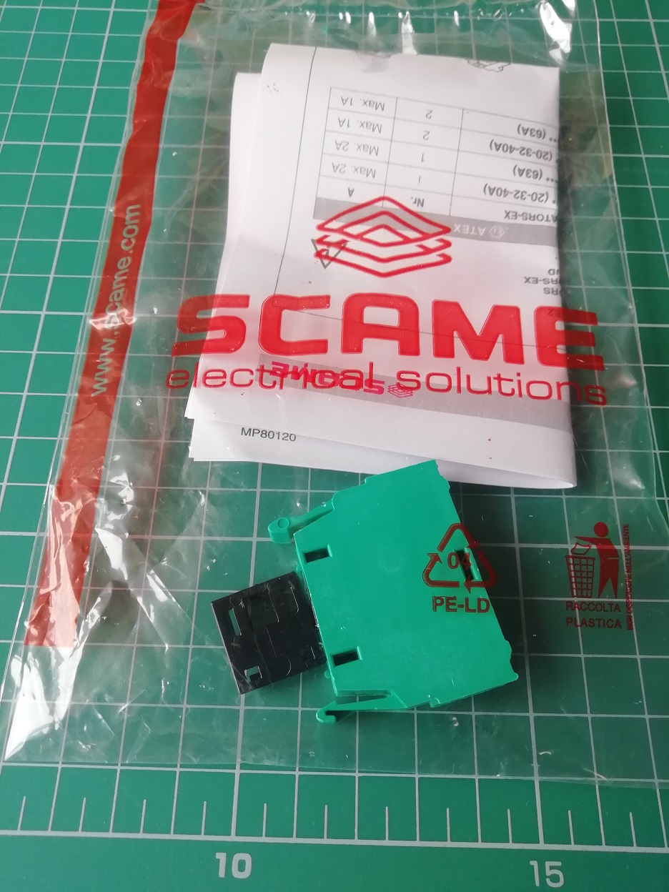 Блок-контакт вспом., 1NO, 16A(6A 230V AC15), боковой монтаж, для габ. Y1-YF1-D1, зеленый, COMMAND/ISOLATORS