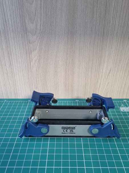 Кожух (монтаж на перегородке) металлический, нижний ввод, IP65 EBM24GM44