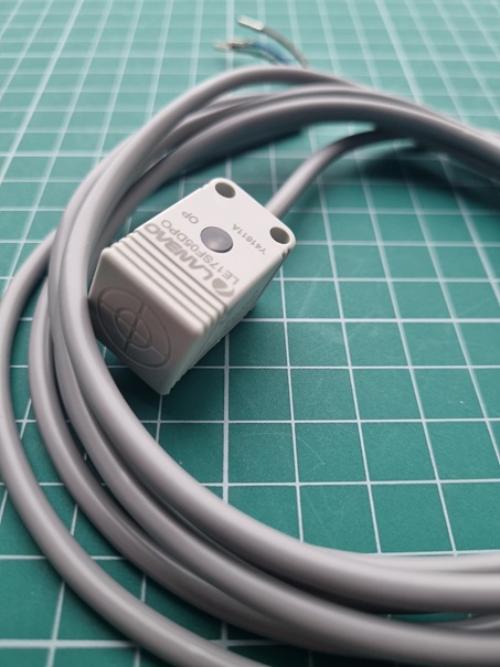 LANBAO LE17SF05DPO индуктивный датчик 17x17x28мм PNP NO 5мм кабель 2м