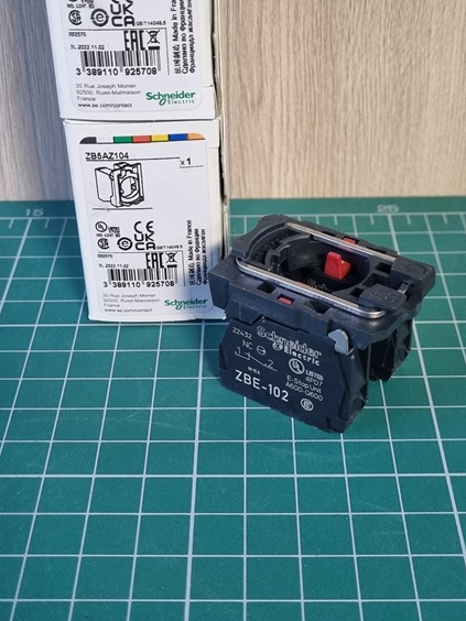 КОРП. КНОПКИ С КЛЕММ. ЗАЖ. ПОД ВИНТ ZB5AZ104