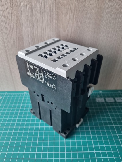 Контактор 4P (2NO+2NC) 40A AC-3 CL05EB00MN кат. с электр. модулем 220-250V AC /DC 