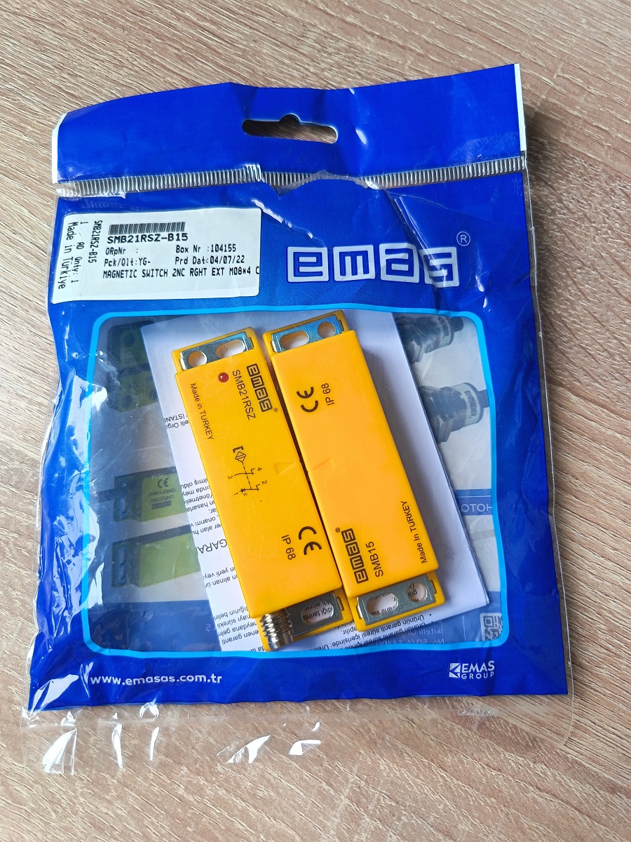 Магнитный датчик (2НЗ), разъём M8*4 (расст. сраб. 5мм), индикация LED, правый выход, IP68