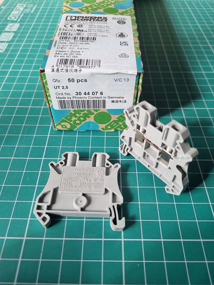 Клемма проходная UT 2,5 /5,2mm, винтовая, 2 присоед., 2,5(max 4)mm2, 24A, 1000V, серая