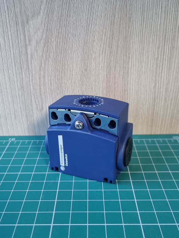 ПЛАСТ. КОРПУС С БЕЗИНЕРЦ. 1НО+1НЗ Pg11