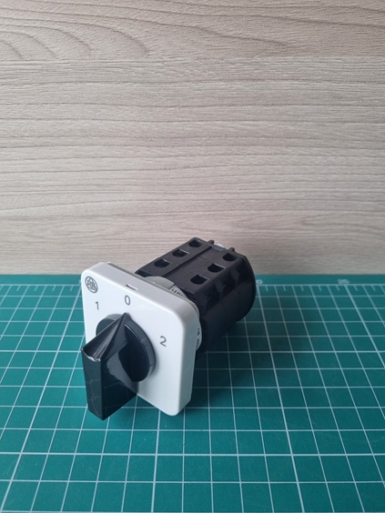 Переключатель BS 16 53 U, 3P, 20A, тип 1-0-2 (60°), 3NO на 1_2, на дверь, фронт IP40