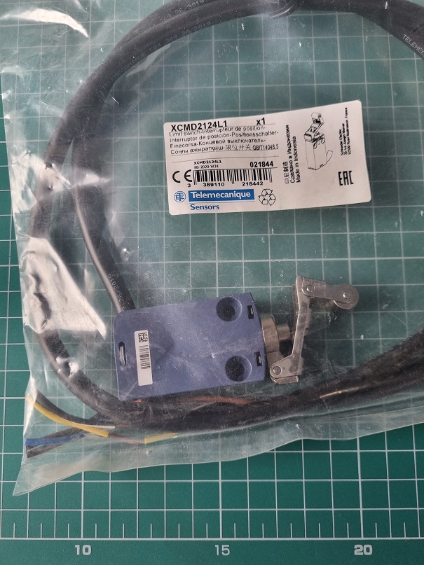 КОНЦЕВОЙ ВЫКЛЮЧАТЕЛЬ РОЛИК-ПЛУНЖЕР XCMD2124L1