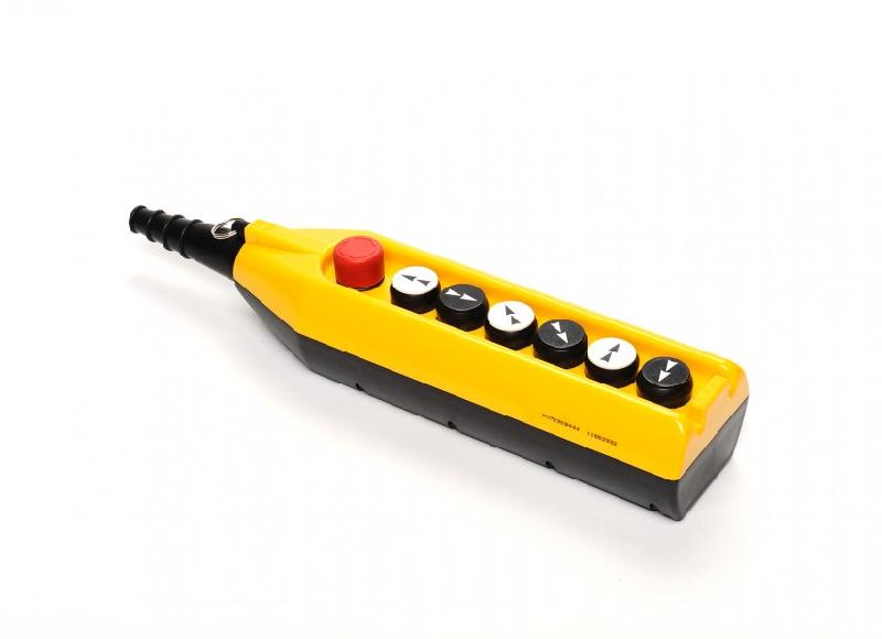 Пульт управления 7 кнопок (первая кнопка "аварийный стоп" CP200E30, 1НЗ), двухскоростной, cерия PV (250В AC, 4А), IP65 PV7E30B444