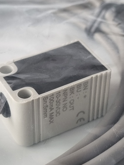 LANBAO LE17SF05DNO индуктивный датчик 17x17x28мм NPN NO 5мм кабель 2м