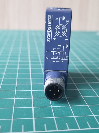 Корпус метал. концевого выключателя XC Standard, ZCMD, безинерц. контакт 1C/O, с защелкой, подключение M12, 4-pin