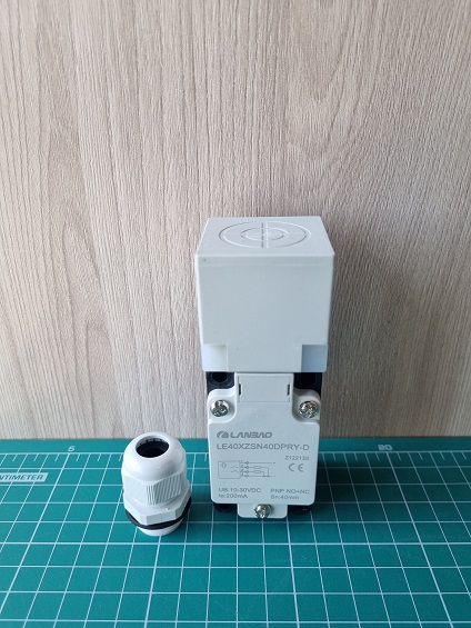 LANBAO LE40XZSN40DPRY-D индуктивный датчик 40х40х140мм PNP NO/NC Sn=40мм клеммы