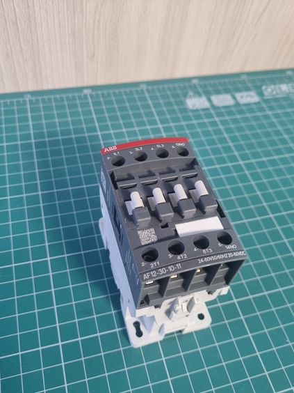 Контактор AF12-30-10-11 24...60VAC/DC, 3NO 12A(28A-AC1) 5.5kW, всп.контакт 1NO (4A-AC15)