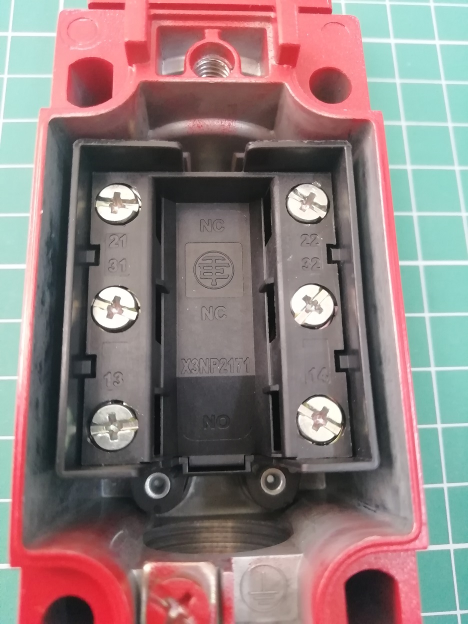 Контактный блок инерционного срабатывания 1 Н.О. + 2 Н.З. X3NP2171