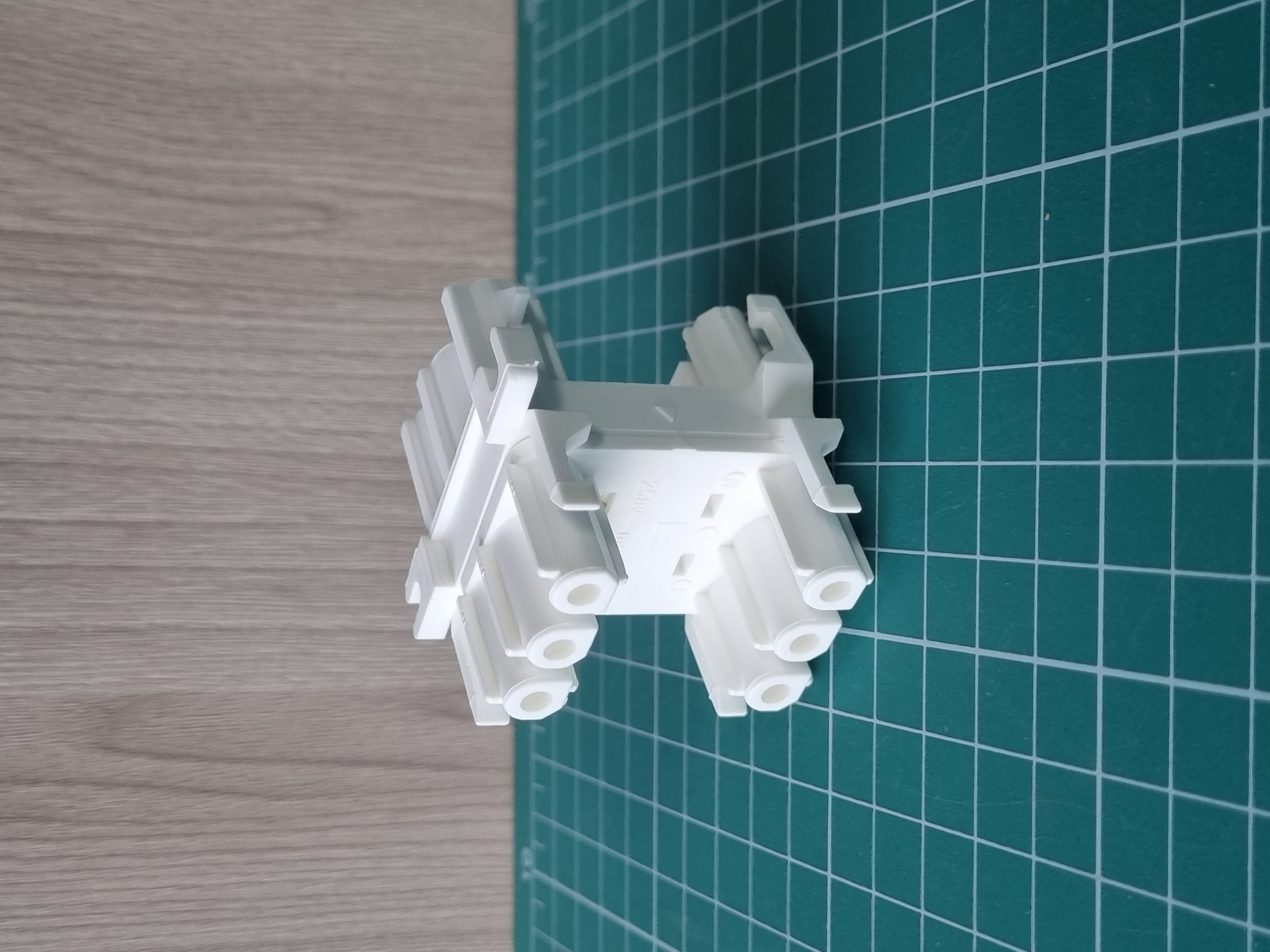 3-х полюсный распределительный блок NAD3.W