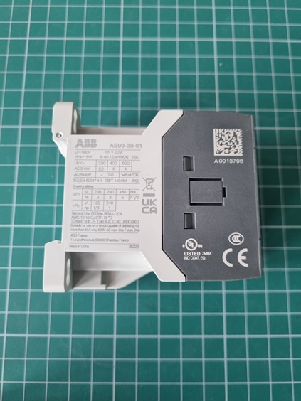 Контактор AS09-30-01-20 трехполюсной с катушкой переменного тока  4 kW (AC-3 400 V)