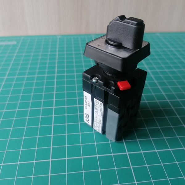 Замена на 1SCA126488R1001! Переключатель OMU2PBR 3-х поз.(1-0-2) (двухуровневый) 10 А