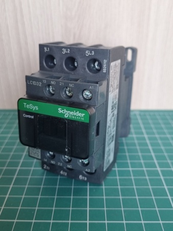 КОНТАКТОР D 3Р,32 A,НО+НЗ,42V 50/60 ГЦ,ЗАЖИМ ПОД ВИНТ,