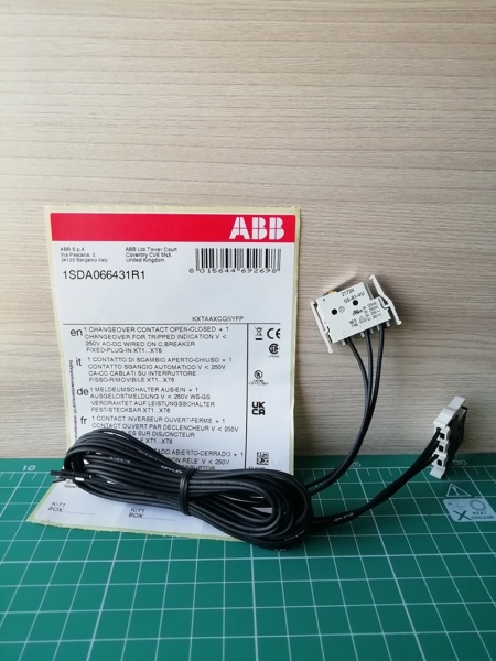 Блок перекл. контактов AUX-C 1Q 1SY (1COвспом.+1COавар.) для XT1...XT6, 6A-250VAC13 0.3A-250VDC12 провода 1m