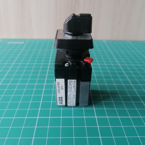 Замена на 1SCA126488R1001! Переключатель OMU2PBR 3-х поз.(1-0-2) (двухуровневый) 10 А