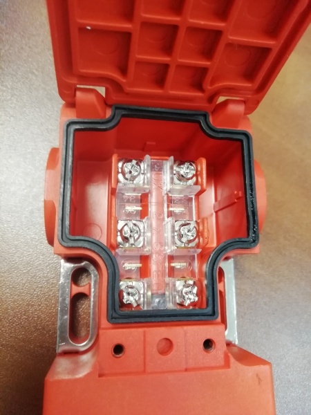 Выключатель безопасности с приводом пластмассовый TROJAN 5, 2 Н.З. контакта безопасност (440KT11090)