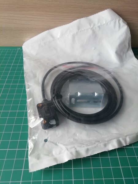 LANBAO PSE-TM30DL оптический датчик 32,5x10,6x20мм лазер Sn=30м (T-тип) кабель 2м излучатель