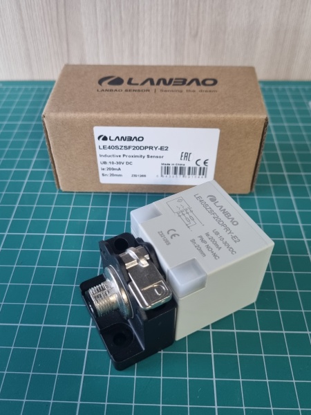 LANBAO LE40SZSF20DPRY-E2 индуктивный датчик 40x40x66мм PNP NO/NC Sn=20мм разъем M12