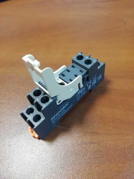 Цоколь SRT08-ES+SR20L, 10A(300V), с фиксатором, винтовой зажим, черный, на рейку DIN35/панель, для RFT2CO, 46.52, G2R-2, KRI2