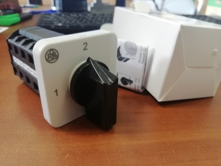 Переключатель BS 16 69 U, 4P, 20A, тип 1-2 (90°), 4NO на 1_2, на дверь, фронт IP40