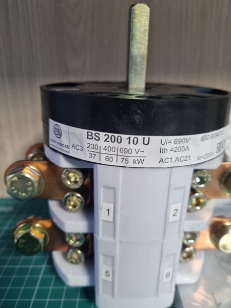 Переключатель BS 200 10 U, 3P, 200A, тип 0-1, 60kW(400VAC по АС-23), на дверь, фронт IP40
