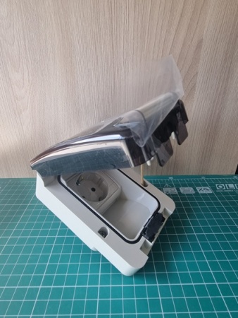 Розетка встраиваемая SCHUKO 2P+E 16A/250V, со шторками, с поворотным механизмом, M95(95x95mm), IP66, серия PROTECTA