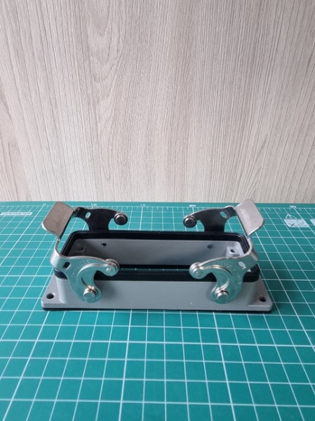 Корпус разъема, размер H24B, приборный, с фиксатором, металл, IP65, RAL 7037