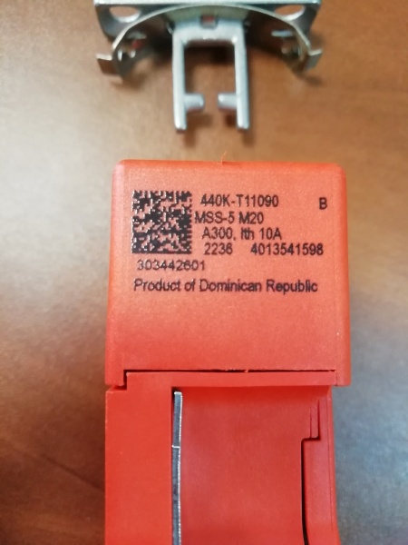 Выключатель безопасности с приводом пластмассовый TROJAN 5, 2 Н.З. контакта безопасност (440KT11090)