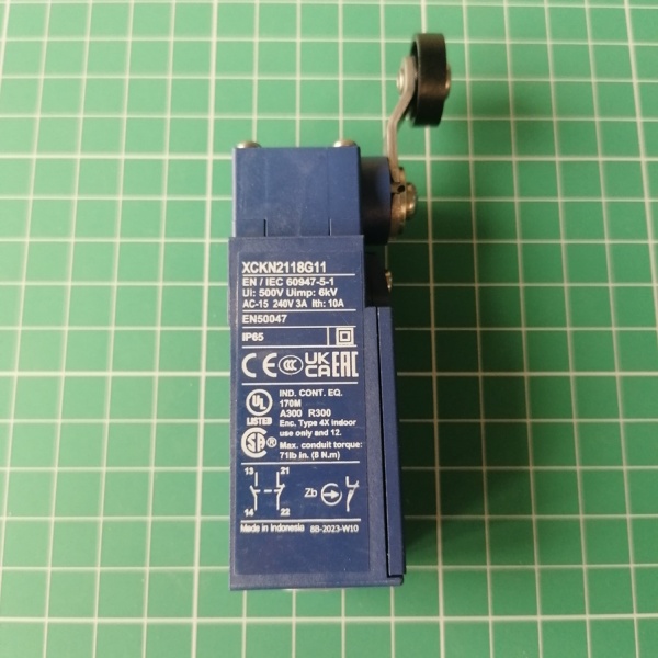 КОНЦЕВОЙ ВЫКЛЮЧАТЕЛЬ 1НО+1НЗ ВВОД PG11 XCKN2118G11