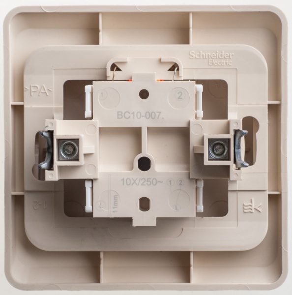 ЭТЮД С/У 1-клавишный ПЕРЕКЛЮЧАТЕЛЬ с подсветкой 10 АХ, КРЕМОВЫЙ