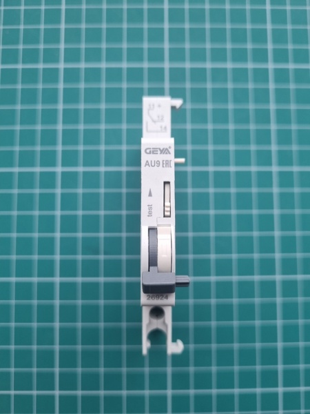 Блок-контакт вспом. AU9, 1CO, 6A(240VAC), монтаж защелками, для GYM9 до 63А, 0.5M