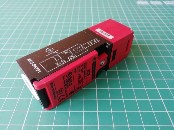 Выключатель безопасности, Telemecanique XCS, пластик XCSPA, 1 NC + 1 NC, медленный тормоз, 1 вход с резьбой Pg 11 XCS-PA791