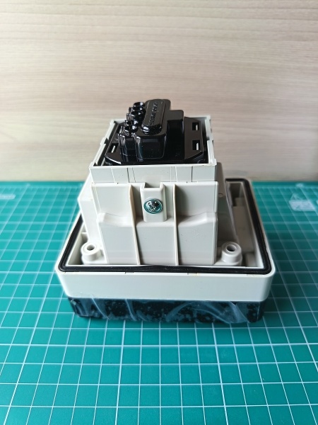 Розетка встраиваемая Scame DOMOPLUS 570.6407 16A SCHUKO с шторками IP66